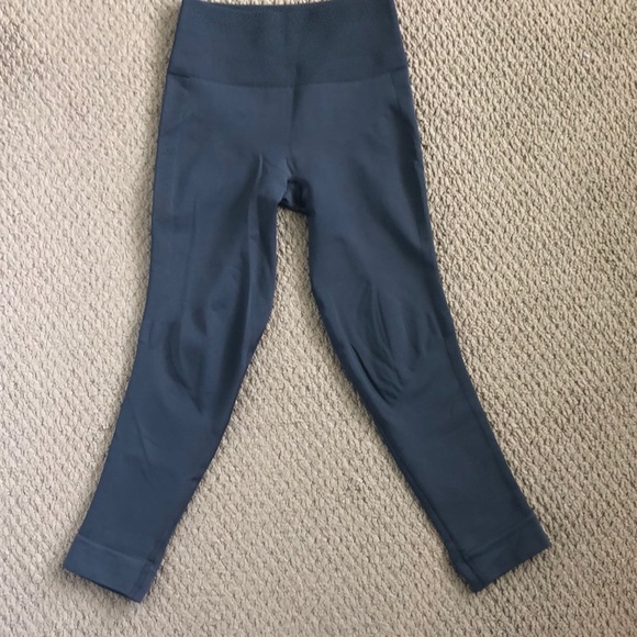 Lululemon Slate Gray Cropped Leggings - Picture 1 of 4